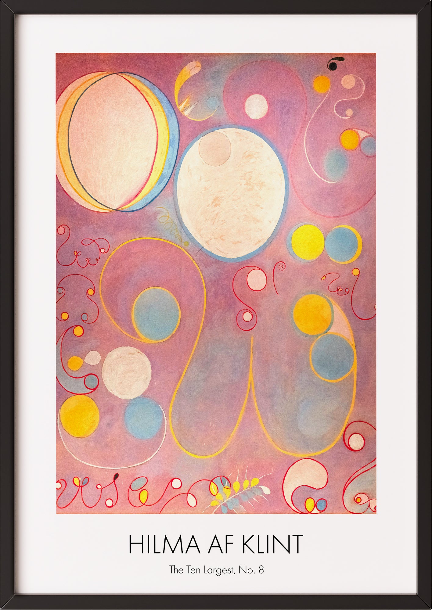 Frau hängt The Ten Largest, Adulthood, No. 8 von Hilma af Klint als Poster in schwarzem Rahmen an die Wand