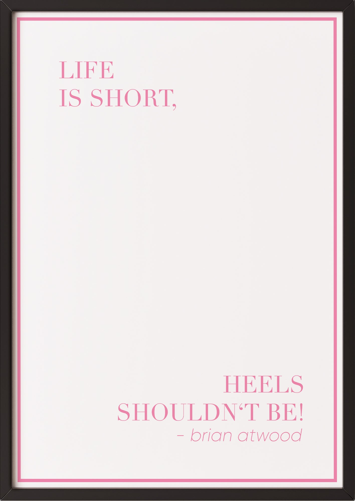 Zitatposter „Life is short, heels shouldn’t be!“ in schwarzem Holzrahmen