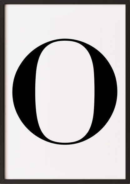 Poster Buchstabe „O“ in schwarzem Holzrahmen