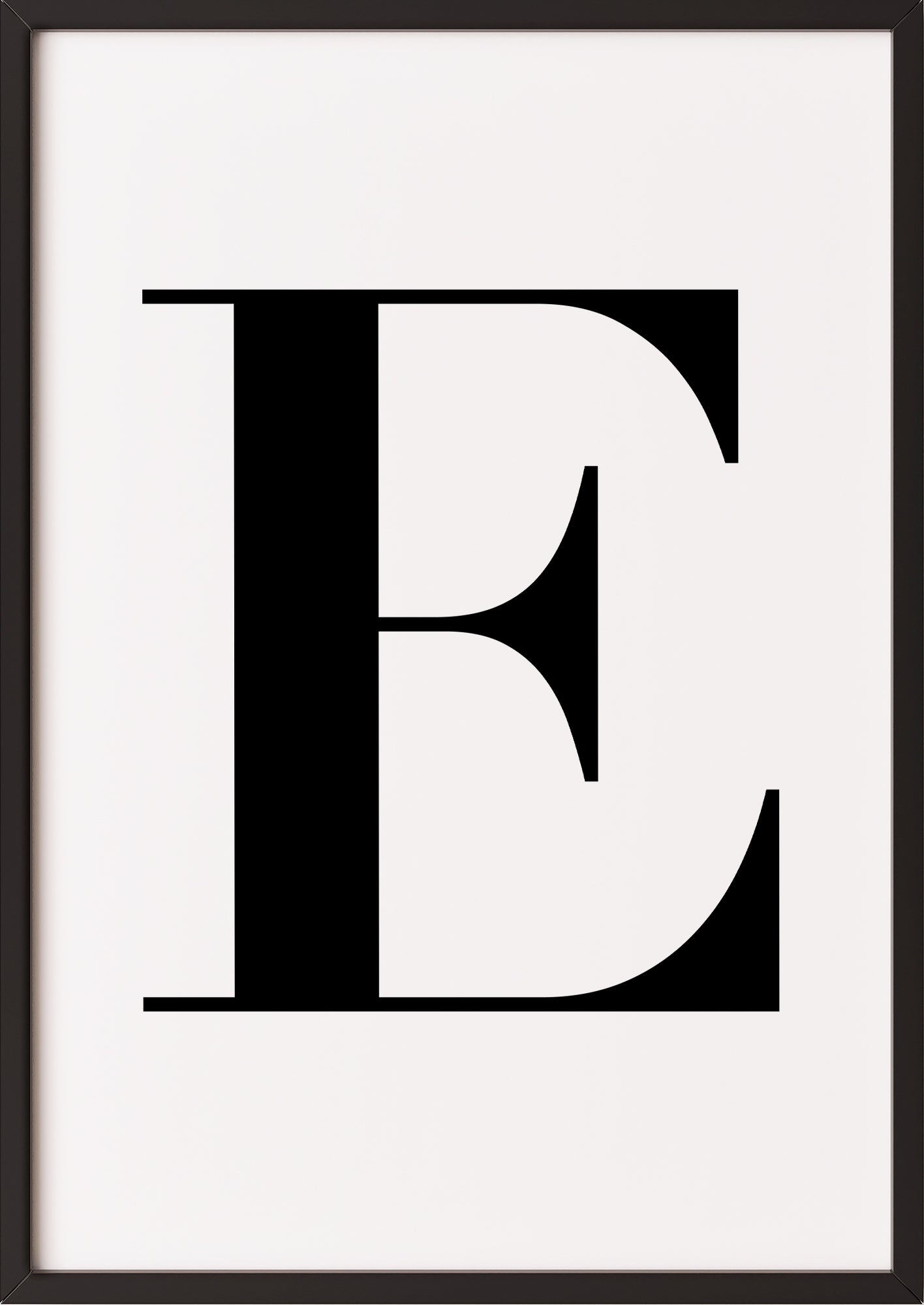 Poster Buchstabe „E“ in schwarzem Holzrahmen