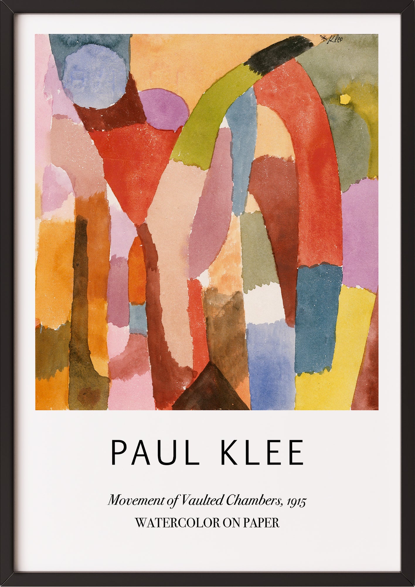 Frau hängt Movement of Vaulted Chambers von Paul Klee als Poster in schwarzem Rahmen an die Wand