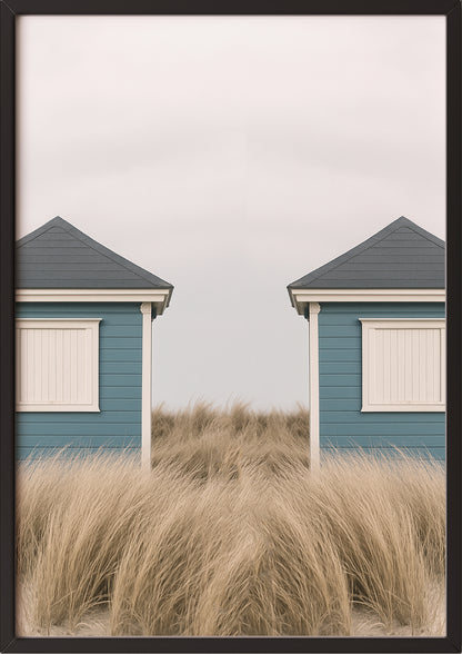 Poster mit Küstenarchitektur im schwarzen Rahmen, angelehnt an Wand
