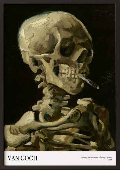 Frau hängt Head of a Skeleton With a Burning Cigarette von Vincent van Gogh als Poster in schwarzem Rahmen an die Wand