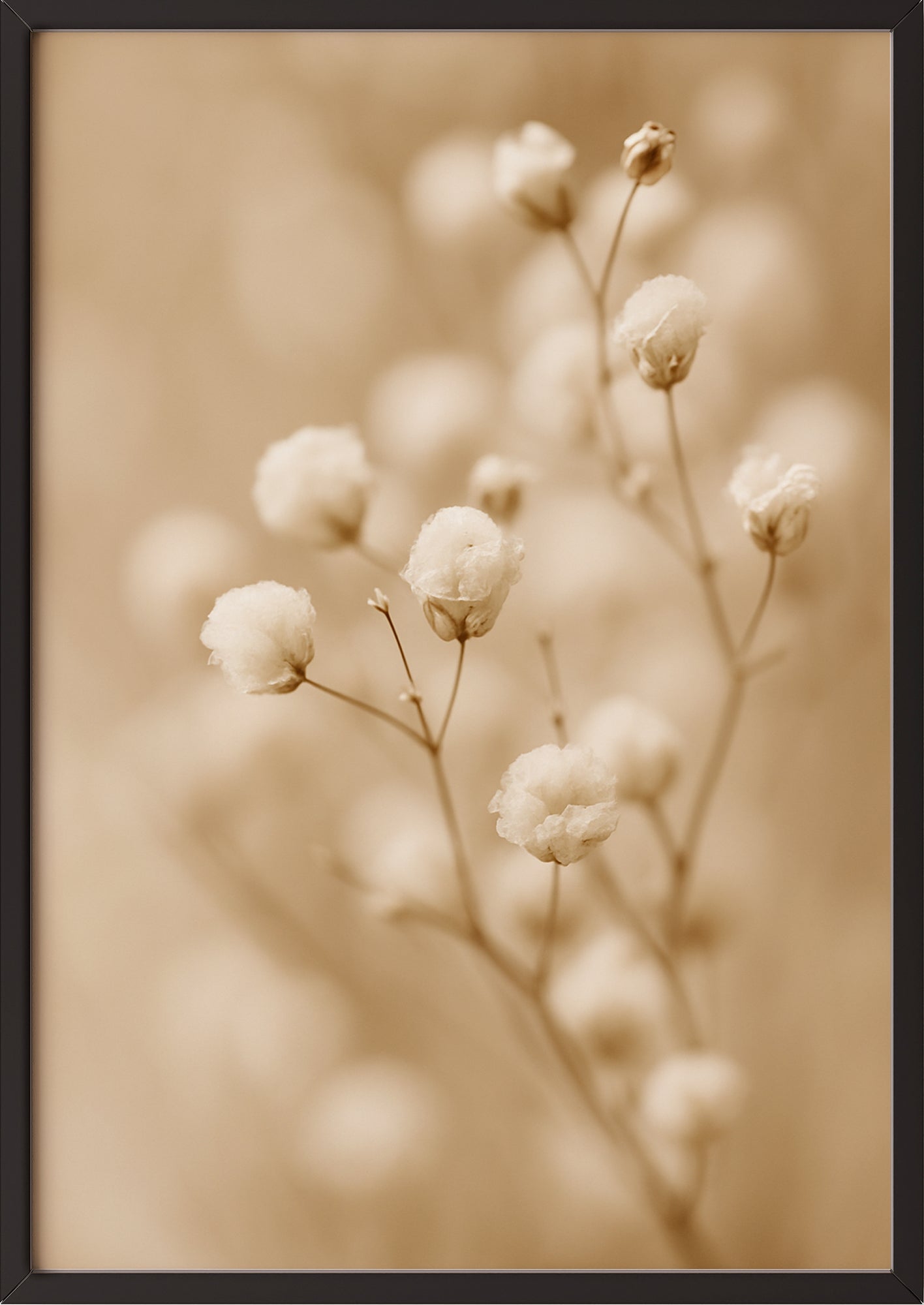 Minimalistische Floralkunst in natürlicher Anmutung