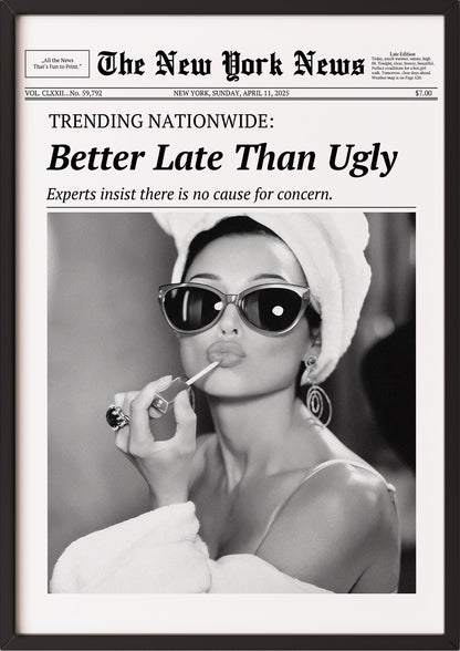 Poster Better Late Than Ugly im schwarzen Holzrahmen