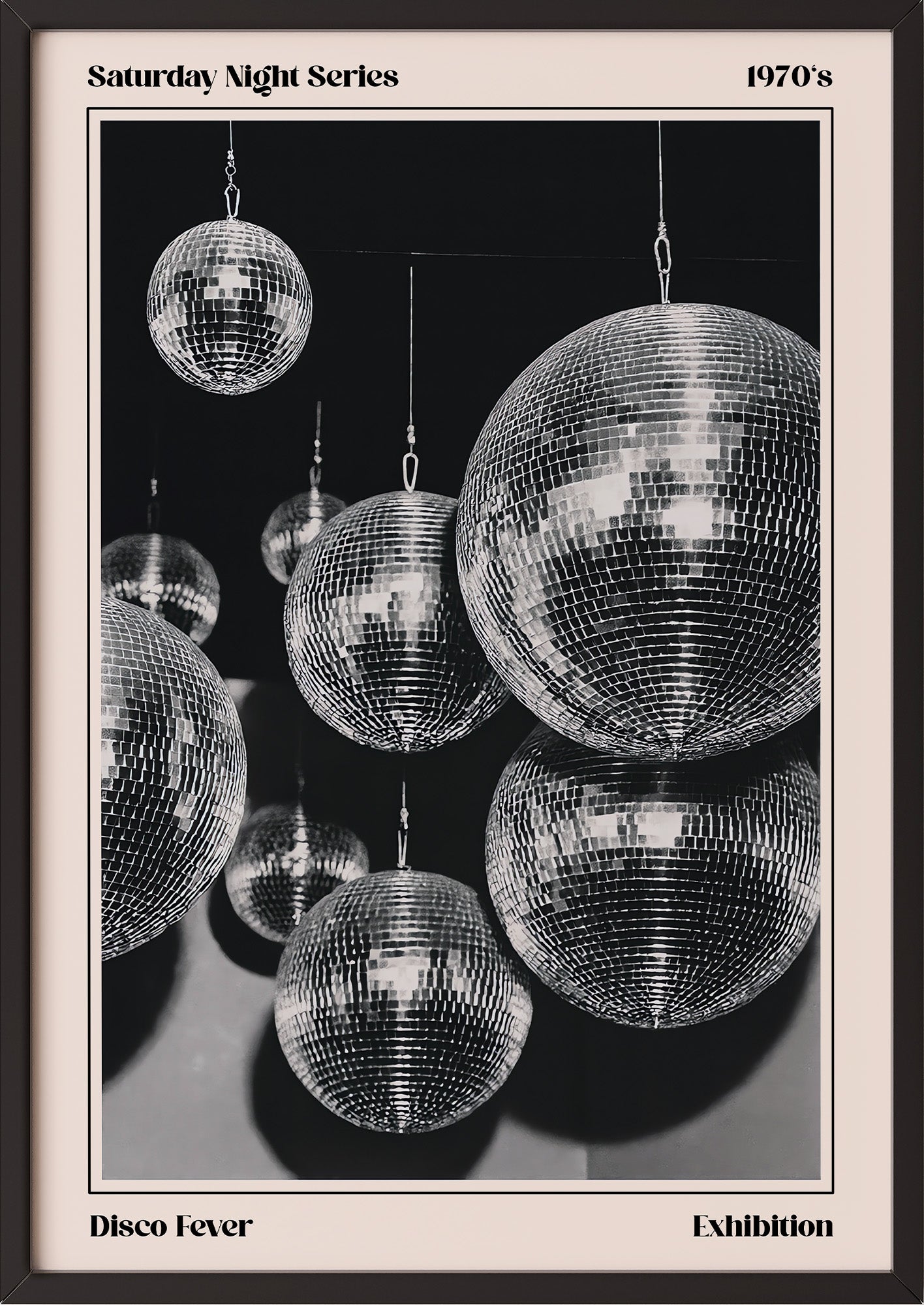 Poster Disco Fever – Saturday Night Series im schwarzen Holzrahmen