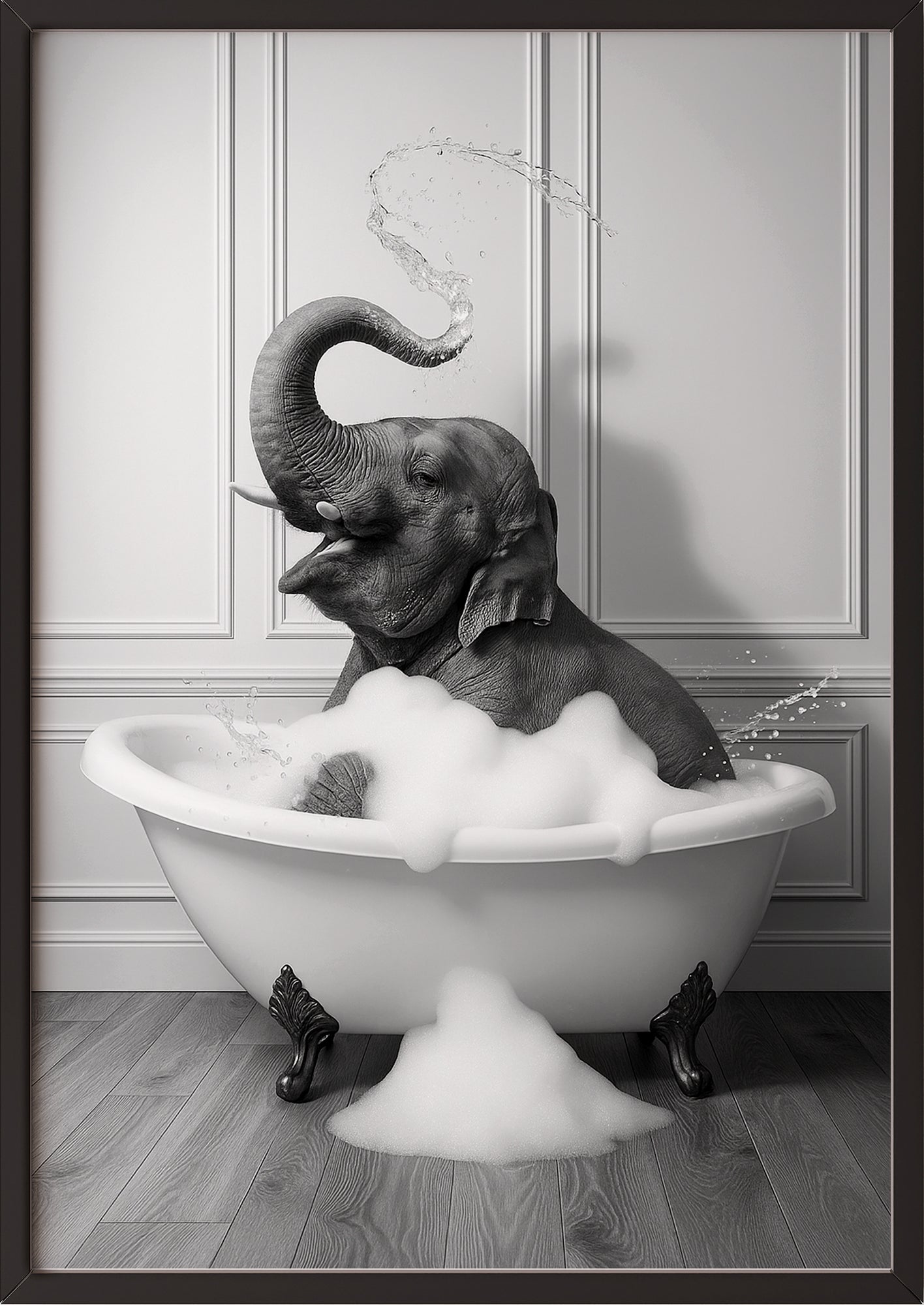 dieses tierposter zeigt einen elefanten in der badewanne in einem schwarzen rahmen und setzt damit einen starken kontrast an der wand