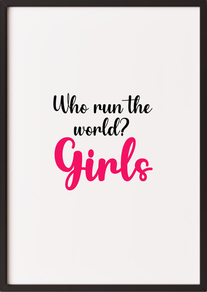 schwarzer Rahmen Who run the world Girls Wandbild in schwarzem Rahmen aufgehängt in einem stilvollen Raum mit heller Einrichtung