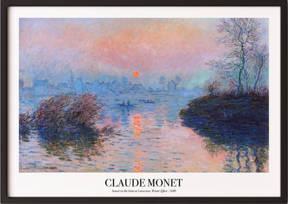 Eine Frau hängt Claude Monet – Sunset on the Seine at Lavacourt, Winter Effect in schwarzem Rahmen an die Wand