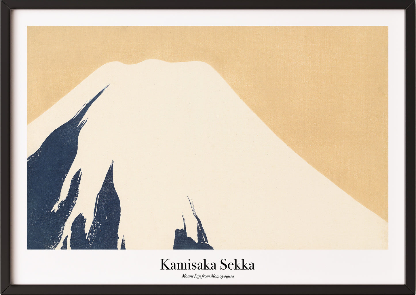 Eine Frau hängt Kamisaka Sekka – Mount Fuji (from Momoyogusa) in schwarzem Rahmen an die Wand