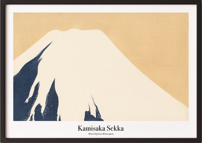 Eine Frau hängt Kamisaka Sekka – Mount Fuji (from Momoyogusa) in schwarzem Rahmen an die Wand