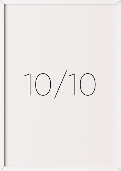Hochformatiges Poster „10/10“ mit weißem Rahmen, freigestellt.