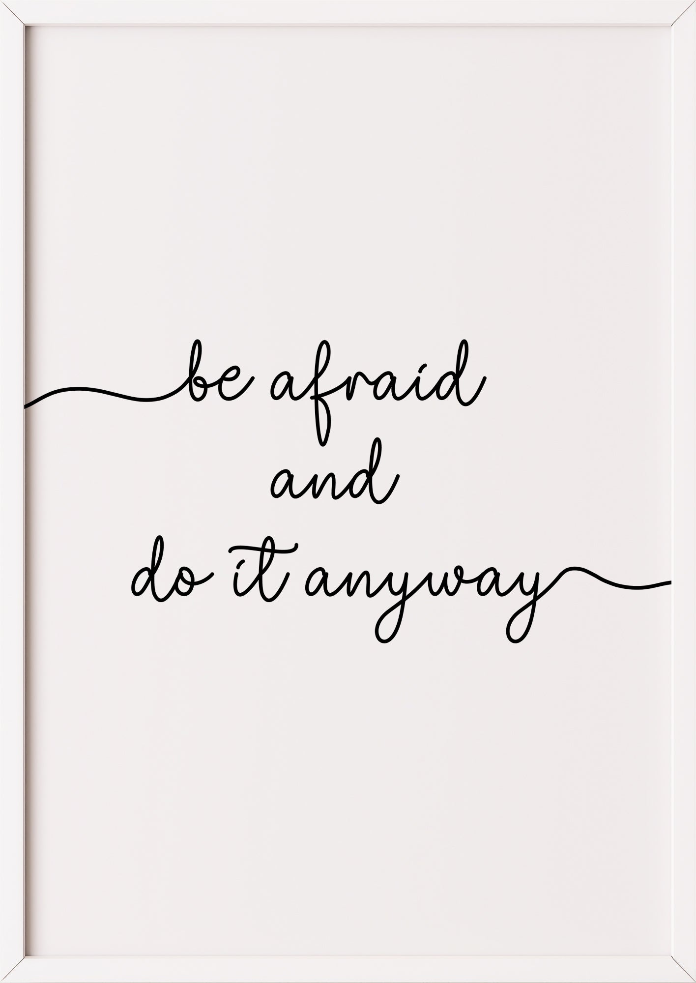 Hochformatiges Poster „be afraid and do it anyway“ mit weißem Rahmen.