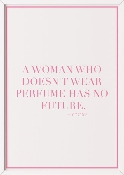 Zitatposter "A woman who doesn’t wear perfume has no future." in weißem Holzrahmen