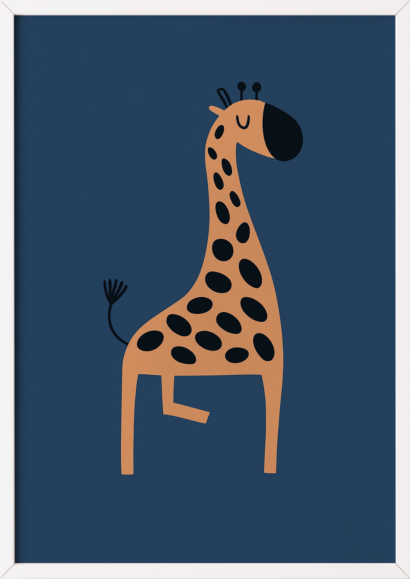 Giraffenposter im weißen Rahmen vor hellgrauer Wand