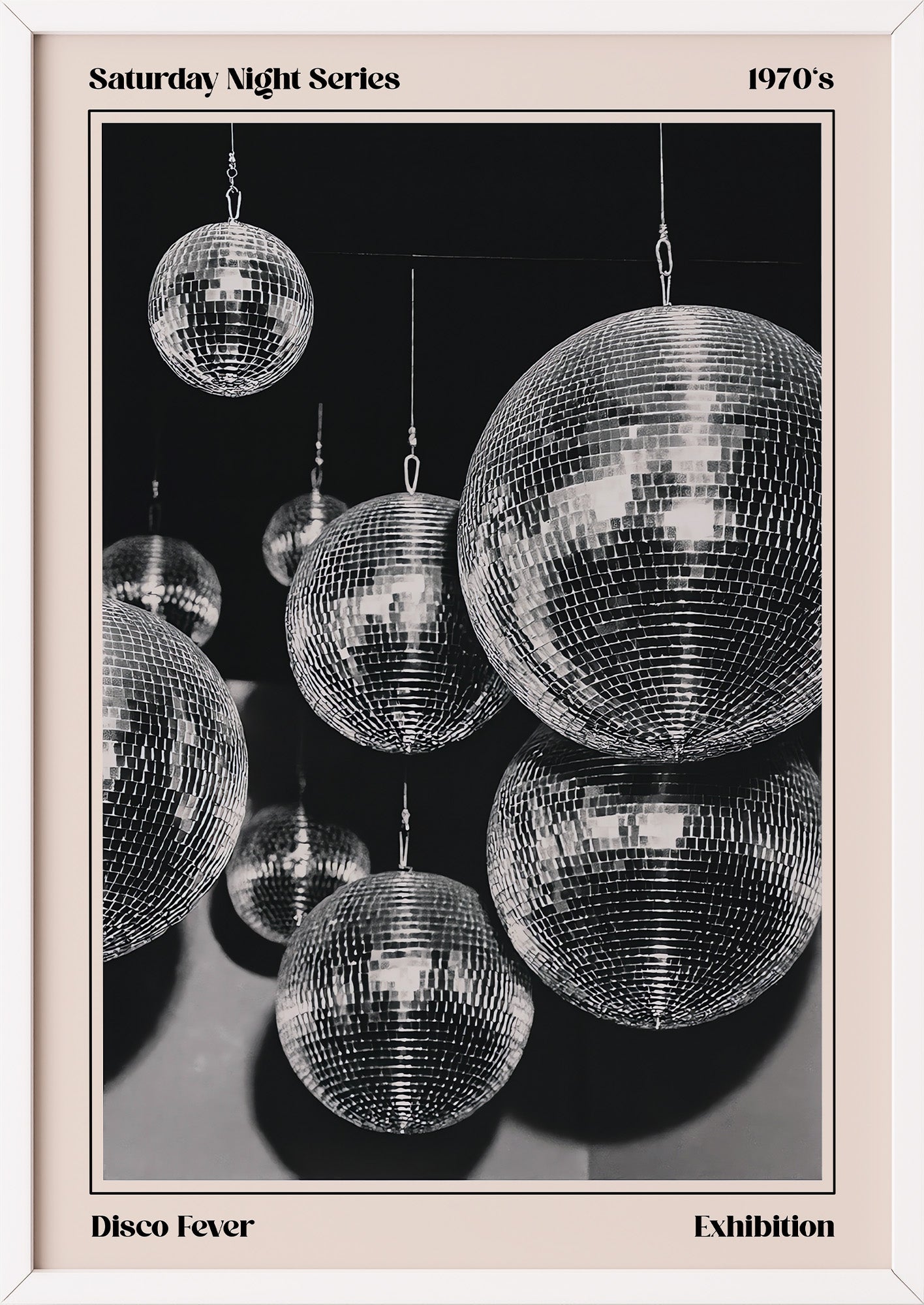 Poster Disco Fever – Saturday Night Series im weißen Holzrahmen